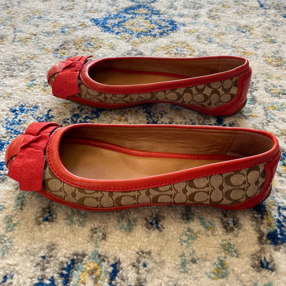Coach Saundra Red leather flat - size 5 EUC